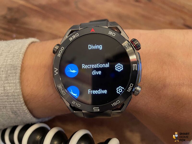Man sieht die Tauch-Modi der Huawei Watch Ultimate.
